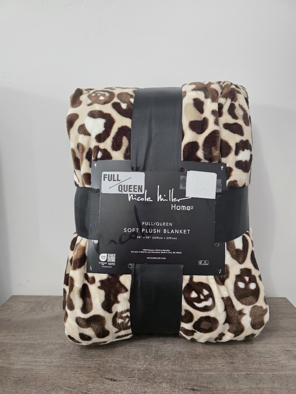 Nicole Miller Skull Leopard Print Full/ Queen Halloween throw Blanket